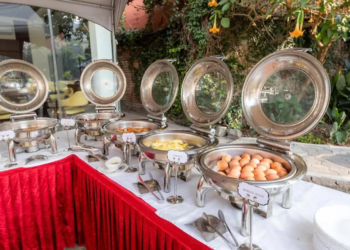 Hotel The Malla - Thamel, 2 Km To Swayambhunath Temple